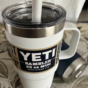 New 25 oz. Yeti Rambler Mug W/Straw Lid